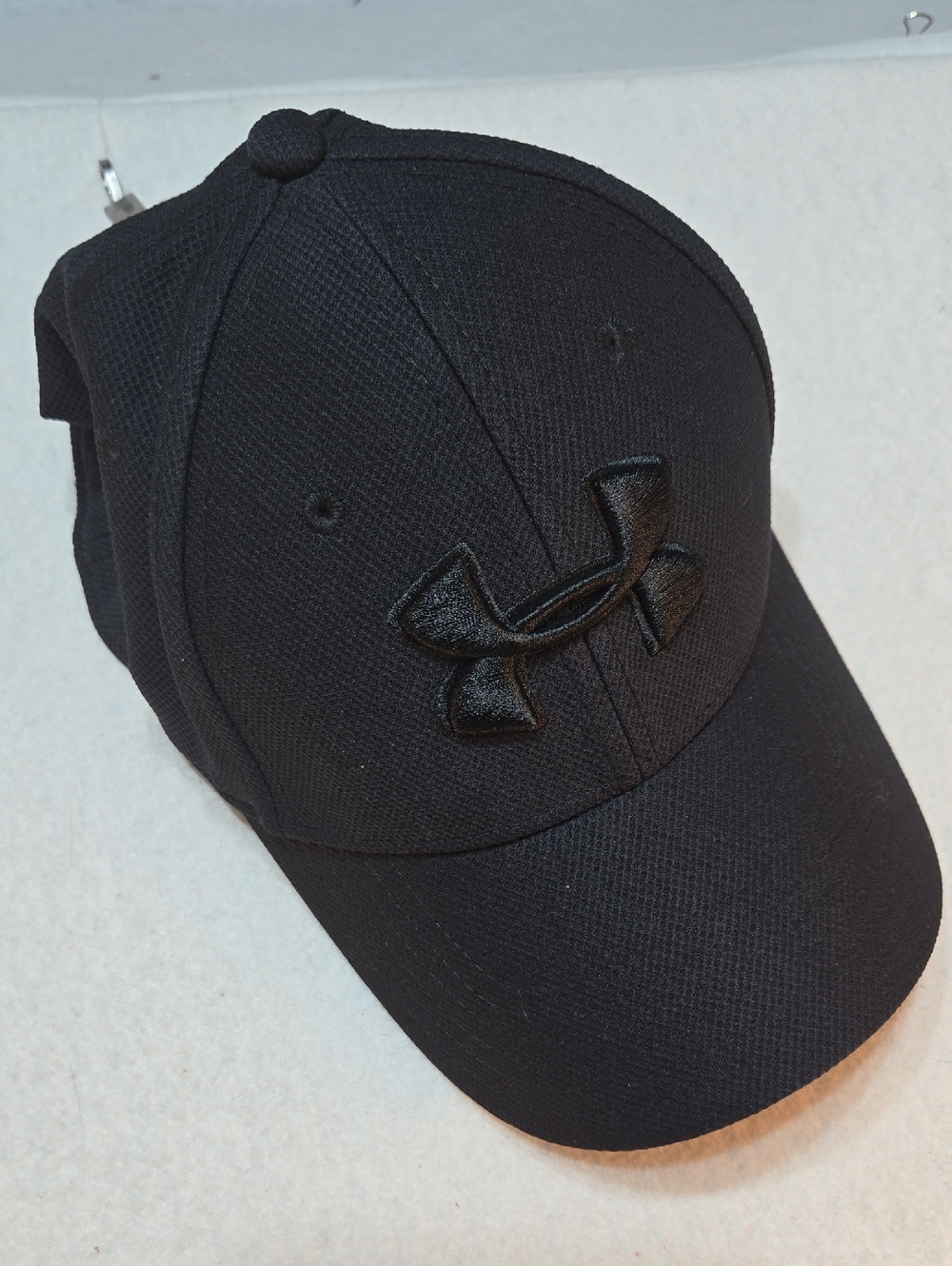 Under Armour Black on Black Men’s Embroidered Logo Baseball Cap